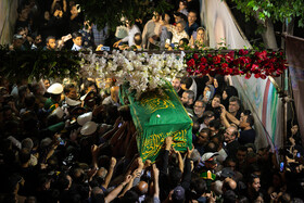 پیکر استاد فرشچیان در کنار صائب تبریزی آرام گرفت