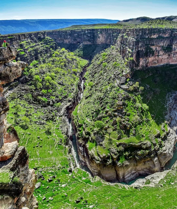 آمازون ایران، تختچو یا تخت چان پلدختر