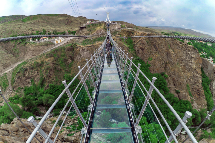 پل معلق هیر؛ نگین گردشگری مدرن در باغ شهر اردبیل