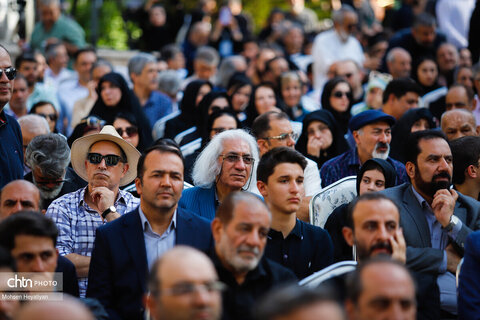 پیکر استاد فرشچیان در کنار صائب تبریزی آرام گرفت