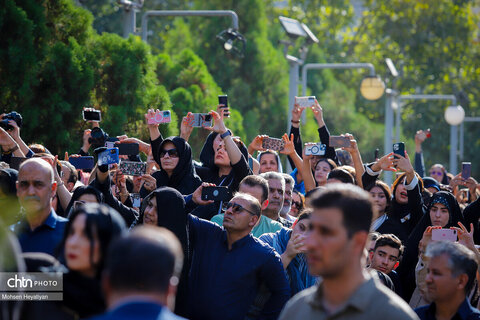 پیکر استاد فرشچیان در کنار صائب تبریزی آرام گرفت