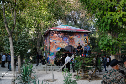 پیکر استاد فرشچیان در کنار صائب تبریزی آرام گرفت