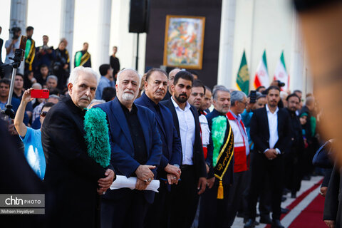 پیکر استاد فرشچیان در کنار صائب تبریزی آرام گرفت