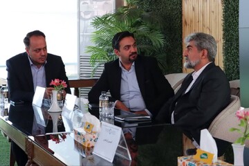 بررسی راهکارهای توسعه گردشگری یزد و اصفهان