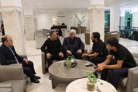 استقبال گرم دبیر اجرایی خدمات سفر خراسان رضوی از زائران ازبکستانی در بازگشت اربعین حسینی