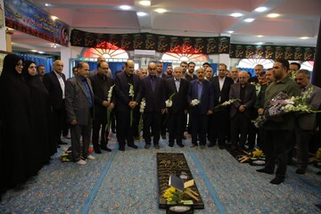 ادای احترام وزیر میراث‌فرهنگی به شهدای لاهیجان/ تجدید میثاق با آرمان‌های جاودانه انقلاب در گیلان