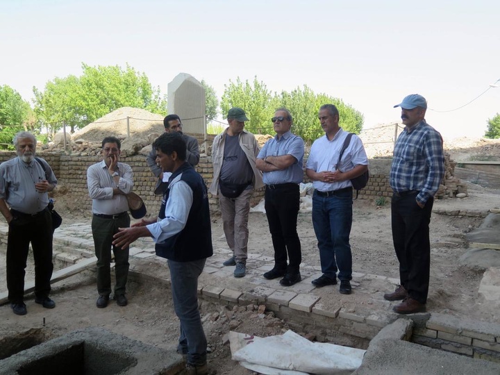 بازدید رئیس پژوهشگاه میراث‌فرهنگی و هیئت همراه از کاوش‌های باستان‌شناسی گنبد سلطانیه