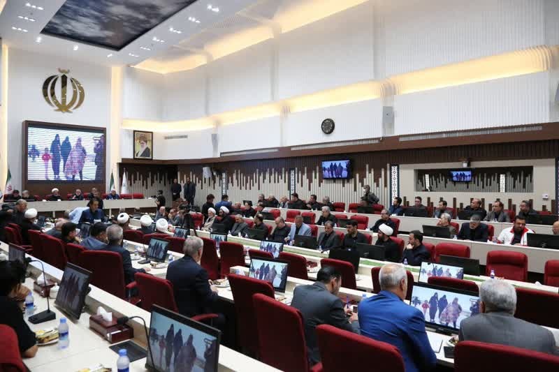 مردم مشهد با افتخار در خدمت زائران هستند