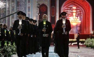 آیین خطبه خوانی شب شهادت امام رضا(ع) در حرم مطهر رضوی برگزار شد