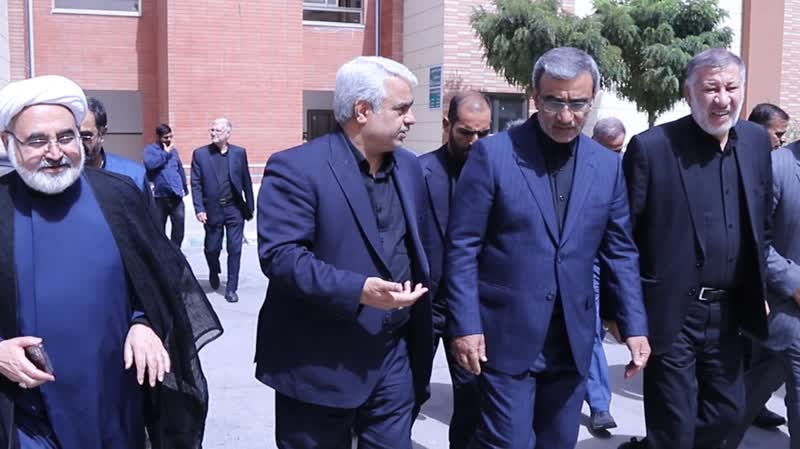 بازدید استاندار و رئیس ستاد اجرایی خدمات سفر خراسان رضوی از زائرشهر رضوی