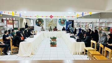 نشست ادبی نقد کتاب بلوط‌های سفیددر یاسوج برگزار شد