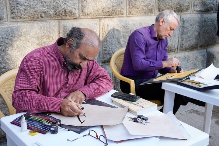 اجرای زنده خوشنویسی، پاسداشتی از میراث ناملموس ایرانی در آرامگاه بوعلی سینا