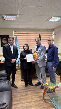 اهدای کتاب «گیلان، بهشت خوراک ایران» به سرپرست اداره‌کل میراث فرهنگی گیلان/ گامی دیگر برای ثبت جهانی طعم‌های گیلانی