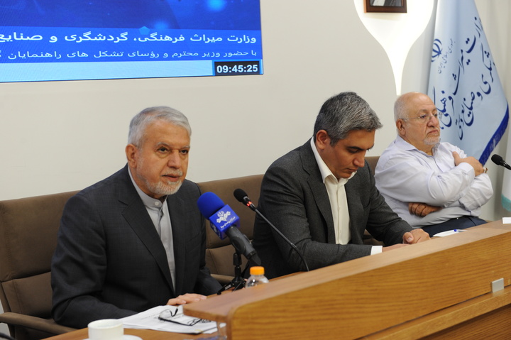 راهنمایان گردشگری محور سیاست‌های کلان وزارتخانه هستند/ تأکید دولت بر تولی‌گری، تقویت تشکل‌ها و تضمین امنیت شغلی