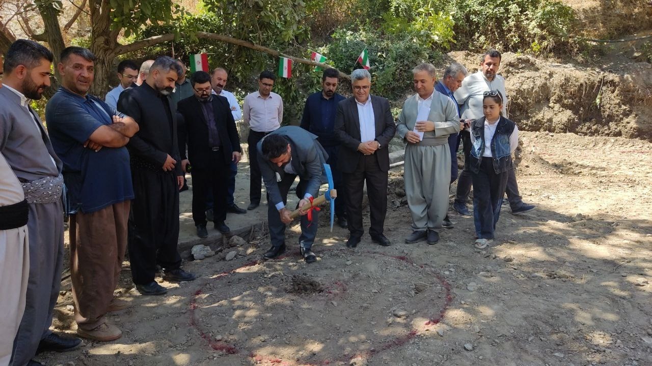 کلنگ‌زنی احداث رستوران در آبشار شلماش سردشت به‌مناسبت هفته دولت