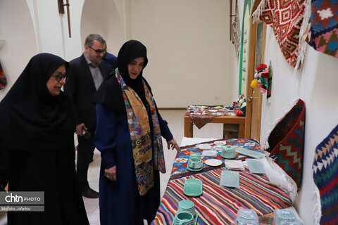 بازدید معاون صنایع‌دستی و هنرهای سنتی کشور از نمایشگاه صنایع‌دستی در چلبی اوغلو