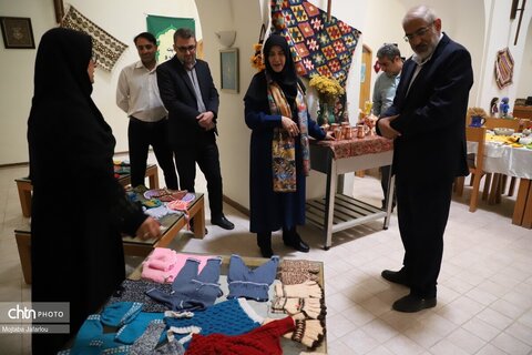 بازدید معاون صنایع‌دستی و هنرهای سنتی کشور از نمایشگاه صنایع‌دستی در چلبی اوغلو