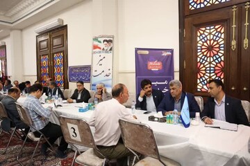 حضور سرپرست اداره کل میراث‌فرهنگی استان فارس در میز خدمت هفته دولت در حرم مطهر شاهچراغ(ع)