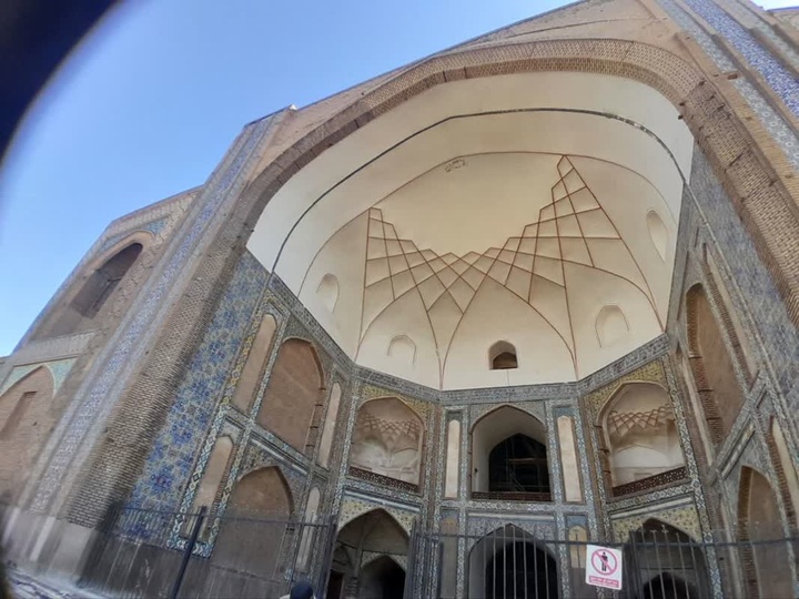 جمع‌آوری داربست‌های ایوان جنوبی مسجد جامع عتیق پس از حدود ۱۵ سال/ پایان یک پروژه