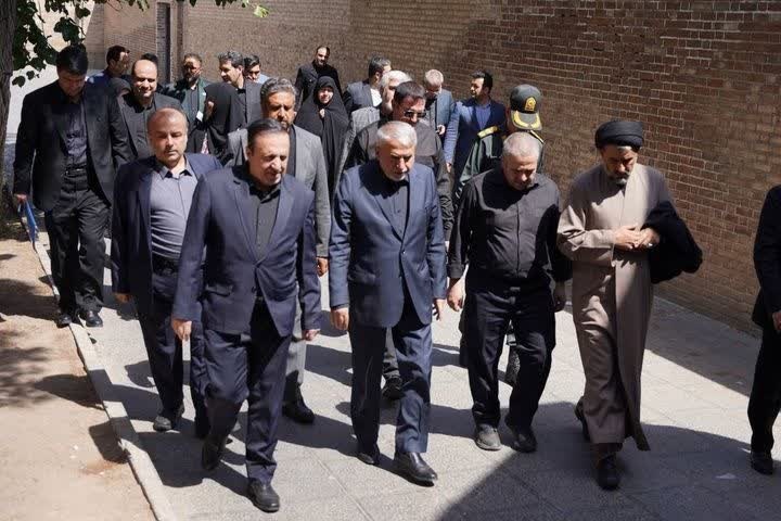 جمع‌آوری داربست‌های ایوان جنوبی مسجد جامع عتیق پس از حدود ۱۵ سال/ پایان یک پروژه