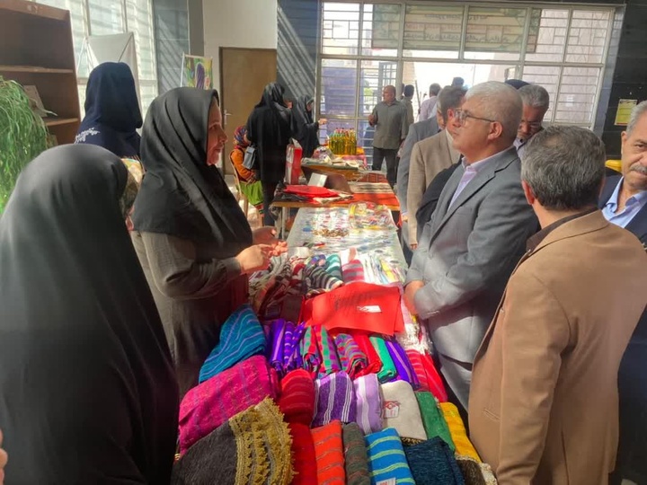 بازدید معاون استاندار گلستان از نمایشگاه صنایع‌دستی در غرب استان