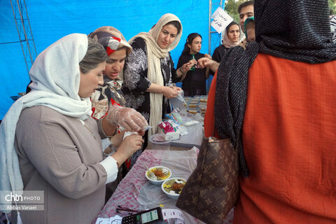 ششمین جشنواره غذا مجمع خیرین سلامت شهرستان ملایر برگزار شد