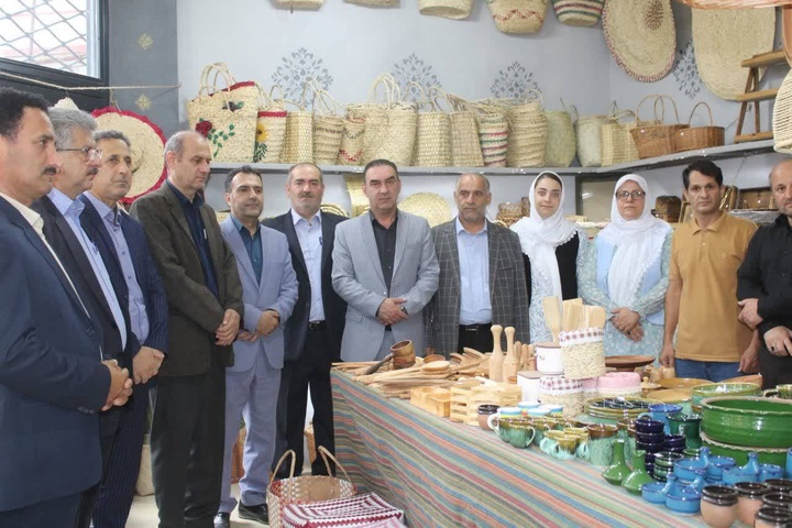 افتتاح فروشگاه صنایع‌دستی رضوانشهر با حضور فرماندار رضوانشهر