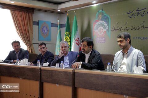 نشست فعالان و سرمایه‌گذاران حوزه گردشگری استان قم با حضور معاون وزیر میراث فرهنگی