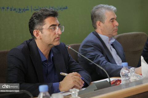 نشست فعالان و سرمایه‌گذاران حوزه گردشگری استان قم با حضور معاون وزیر میراث فرهنگی