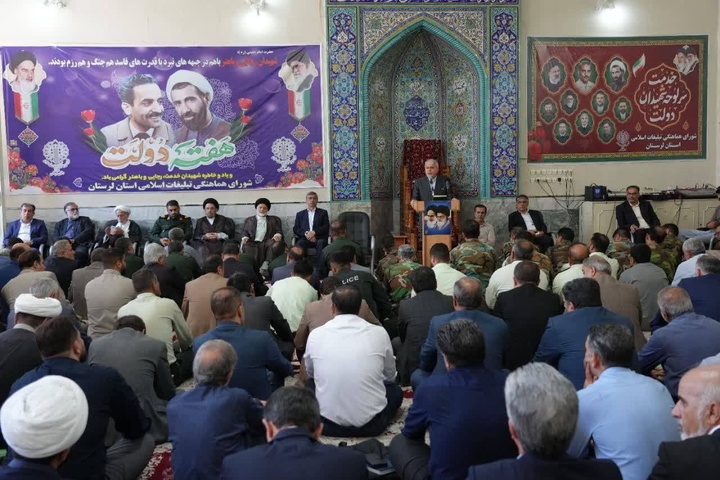 شهدا چراغ راه ما هستند/ دولت هیچ شانی جز خدمت به مردم برای خود قائل نیست/ لرستان دژ مستحکم دفاع از امنیت ملی ایران است