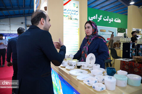 استقبال پرشور از غرفه میراث‌فرهنگی خوزستان در سومین شب از نمایشگاه دستاوردهای دولت