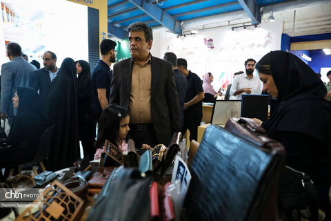 استقبال پرشور از غرفه میراث‌فرهنگی خوزستان در سومین شب از نمایشگاه دستاوردهای دولت