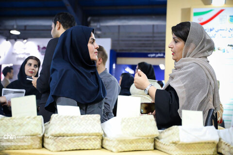 استقبال پرشور از غرفه میراث‌فرهنگی خوزستان در سومین شب از نمایشگاه دستاوردهای دولت