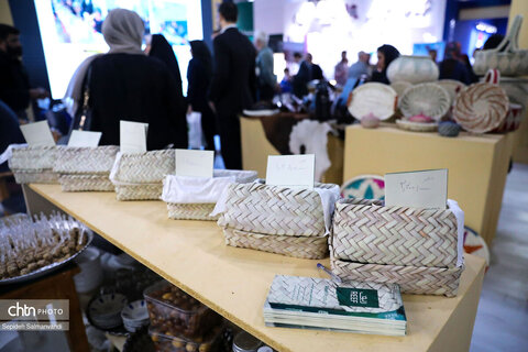 استقبال پرشور از غرفه میراث‌فرهنگی خوزستان در سومین شب از نمایشگاه دستاوردهای دولت