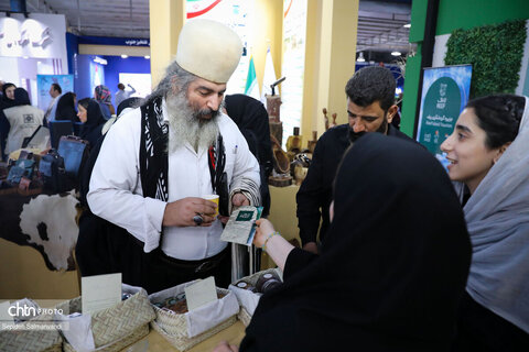استقبال پرشور از غرفه میراث‌فرهنگی خوزستان در سومین شب از نمایشگاه دستاوردهای دولت
