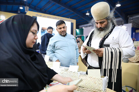 استقبال پرشور از غرفه میراث‌فرهنگی خوزستان در سومین شب از نمایشگاه دستاوردهای دولت