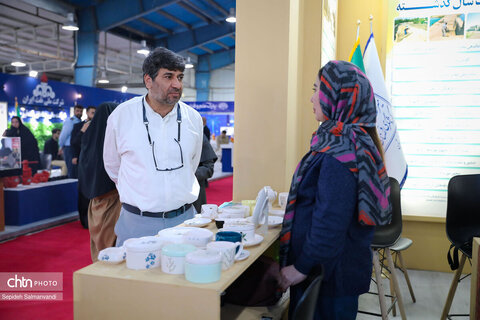 استقبال پرشور از غرفه میراث‌فرهنگی خوزستان در سومین شب از نمایشگاه دستاوردهای دولت