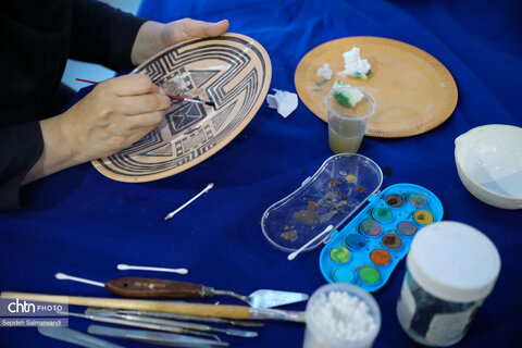 استقبال پرشور از غرفه میراث‌فرهنگی خوزستان در سومین شب از نمایشگاه دستاوردهای دولت