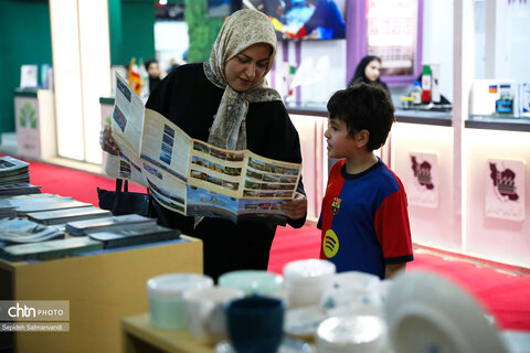 استقبال پرشور از غرفه میراث‌فرهنگی خوزستان در سومین شب از نمایشگاه دستاوردهای دولت