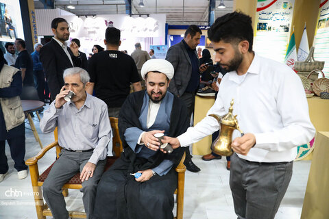 استقبال پرشور از غرفه میراث‌فرهنگی خوزستان در سومین شب از نمایشگاه دستاوردهای دولت