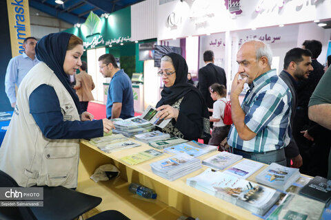 استقبال پرشور از غرفه میراث‌فرهنگی خوزستان در سومین شب از نمایشگاه دستاوردهای دولت