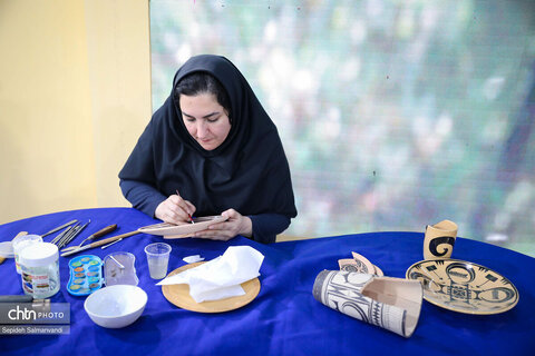 استقبال پرشور از غرفه میراث‌فرهنگی خوزستان در سومین شب از نمایشگاه دستاوردهای دولت