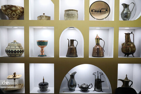 استقبال پرشور از غرفه میراث‌فرهنگی خوزستان در سومین شب از نمایشگاه دستاوردهای دولت