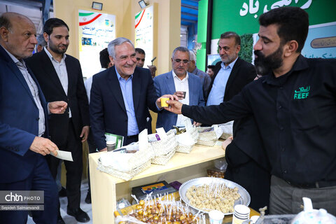 استقبال پرشور از غرفه میراث‌فرهنگی خوزستان در سومین شب از نمایشگاه دستاوردهای دولت