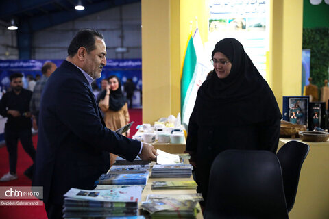 استقبال پرشور از غرفه میراث‌فرهنگی خوزستان در سومین شب از نمایشگاه دستاوردهای دولت