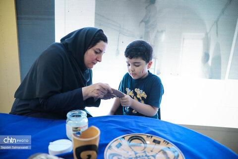 استقبال پرشور از غرفه میراث‌فرهنگی خوزستان در سومین شب از نمایشگاه دستاوردهای دولت