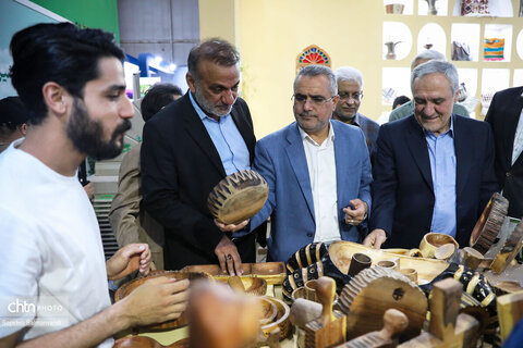 استقبال پرشور از غرفه میراث‌فرهنگی خوزستان در سومین شب از نمایشگاه دستاوردهای دولت