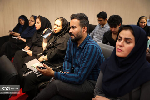 نشست خبری مدیرکل میراث‌فرهنگی، گردشگری و صنایع‌دستی خوزستان در نمایشگاه دستاوردهای دولت در اهواز