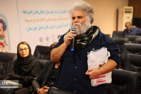 نشست خبری مدیرکل میراث‌فرهنگی، گردشگری و صنایع‌دستی خوزستان در نمایشگاه دستاوردهای دولت در اهواز