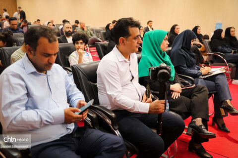 نشست خبری مدیرکل میراث‌فرهنگی، گردشگری و صنایع‌دستی خوزستان در نمایشگاه دستاوردهای دولت در اهواز